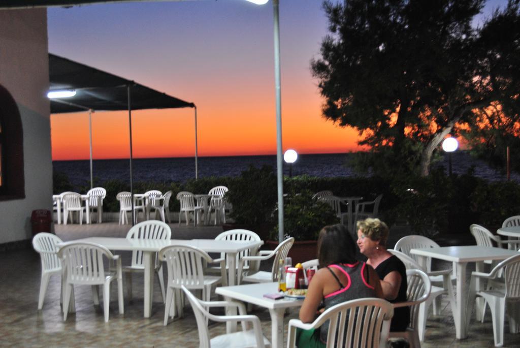 Camping B&B Gioiosa Gioiosa Marea Ngoại thất bức ảnh