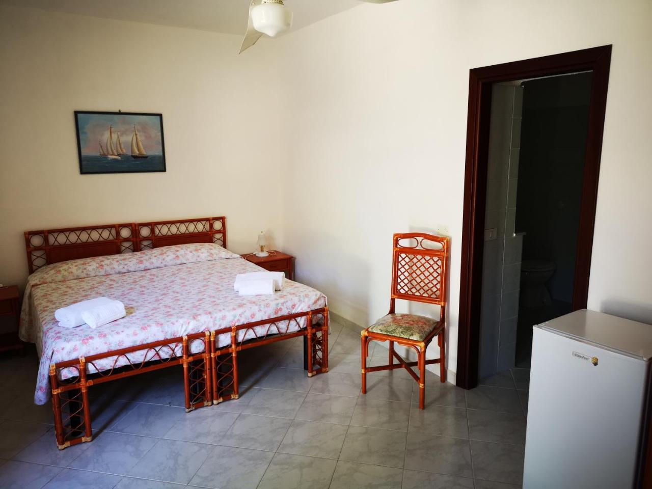 Camping B&B Gioiosa Gioiosa Marea Ngoại thất bức ảnh