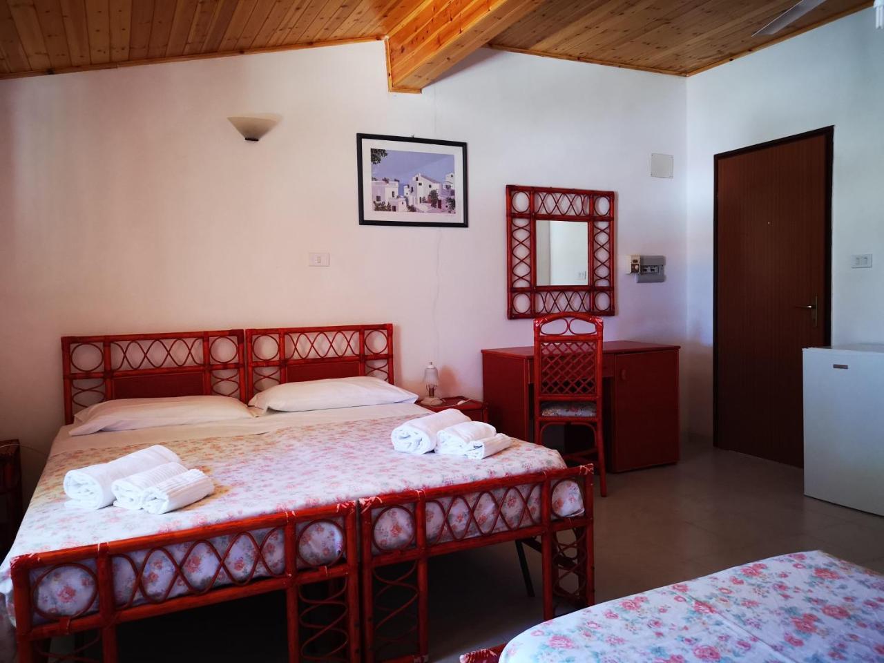 Camping B&B Gioiosa Gioiosa Marea Ngoại thất bức ảnh